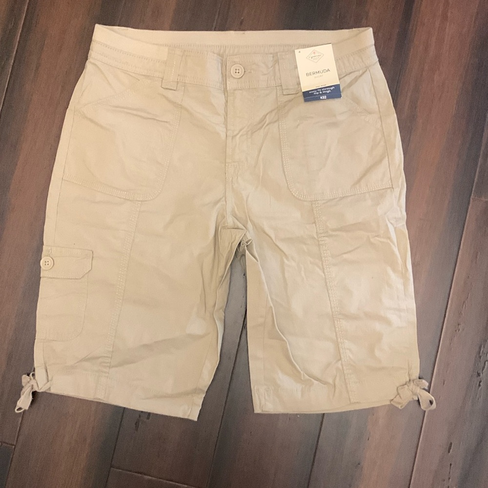 St. John’s Bay khaki Bermuda cargo shorts, mid rise. Size 4.